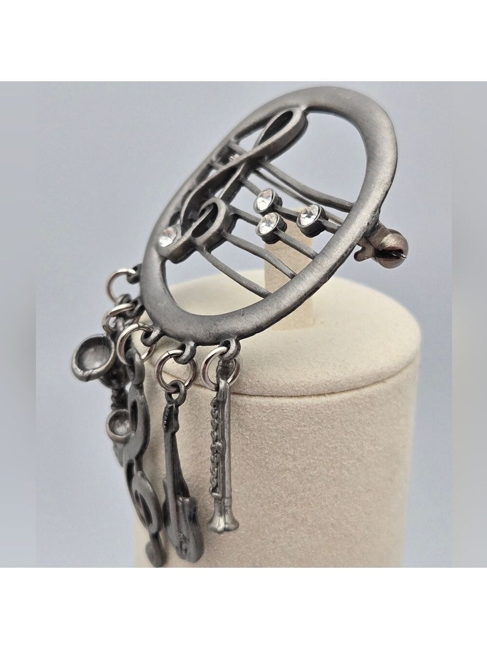 Pewter Musical Brooch Dangling Instruments Notes Figural Pin - Picture 4 of 8